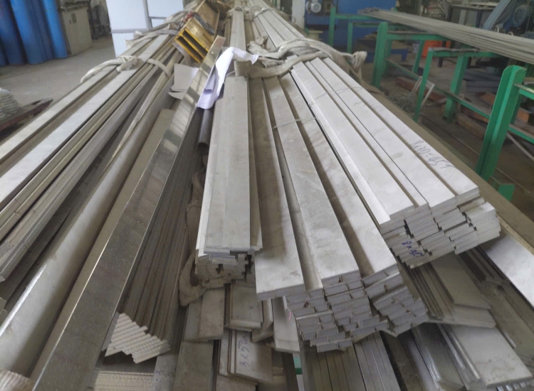 THANH LA ĐÚC 304 SỌC XƯỚC : 60 x 10 x 4000/6000MM/HL- LẬP LÀ INOX - Stainless Steel Bar Flat