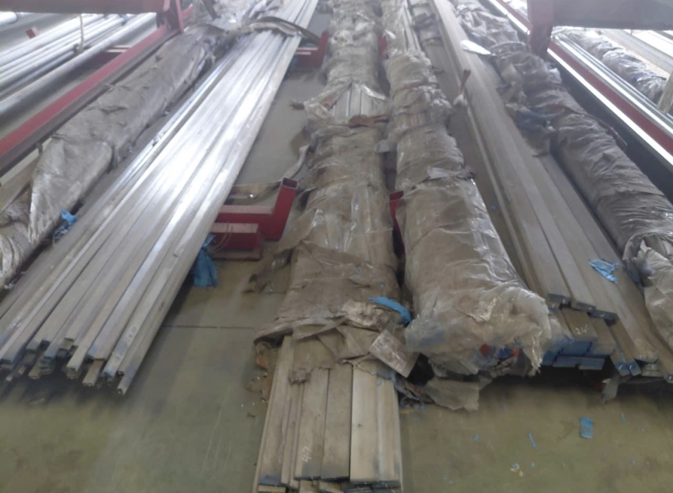 THANH LA ĐÚC 304 SỌC XƯỚC : 30 x 3.0 x 6000MM/HL- LẬP LÀ INOX/ Stainless Steel Flat Bar