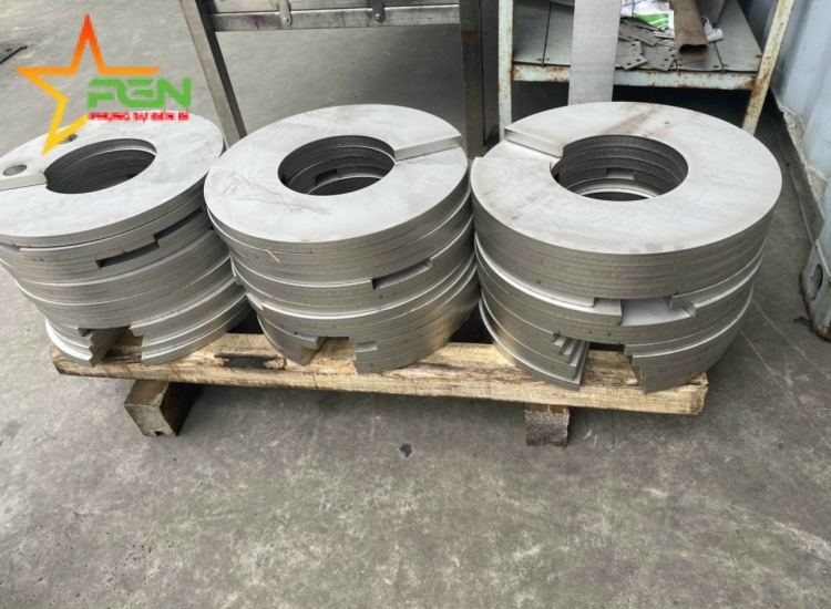GIA CÔNG INOX CHẶT CHẤN CẮT LASER THEO YÊU CẦU