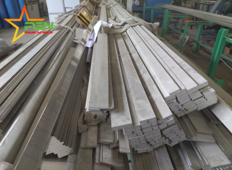 THANH LA ĐÚC 304 SỌC XƯỚC : 25 x 4.0 x 6000MM/HL- LẬP LÀ INOX/ Stainless Steel Flat Bar