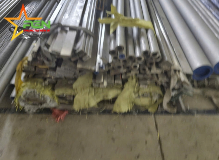 THANH LA ĐÚC 304 SỌC XƯỚC : 30 x 5.0 x 4000/6000MM/HL- LẬP LÀ INOX- Stainless Steel Flat Bar