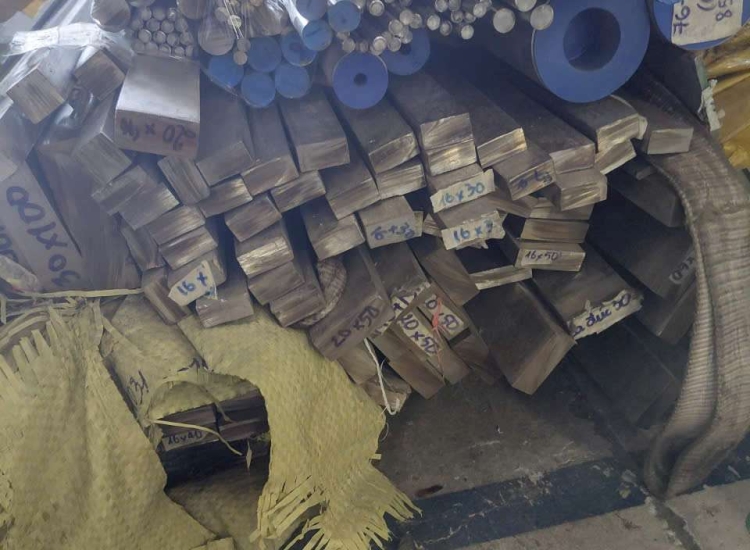 THANH LA ĐÚC 304 SỌC XƯỚC : 60 x 16 x 4000/6000MM/HL